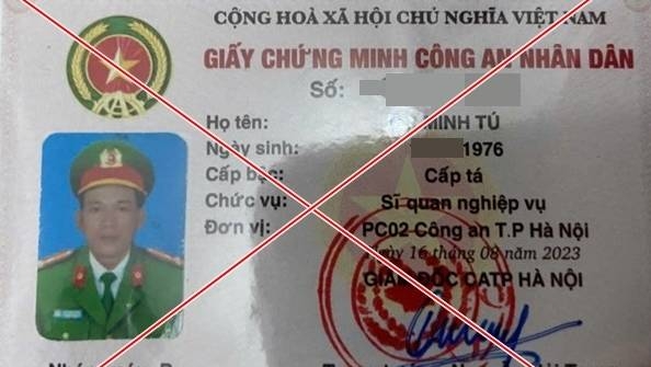 Nóng 24h: Công an "dỏm" còng tay, trùm đầu tài xế để chiếm đoạt tài sản